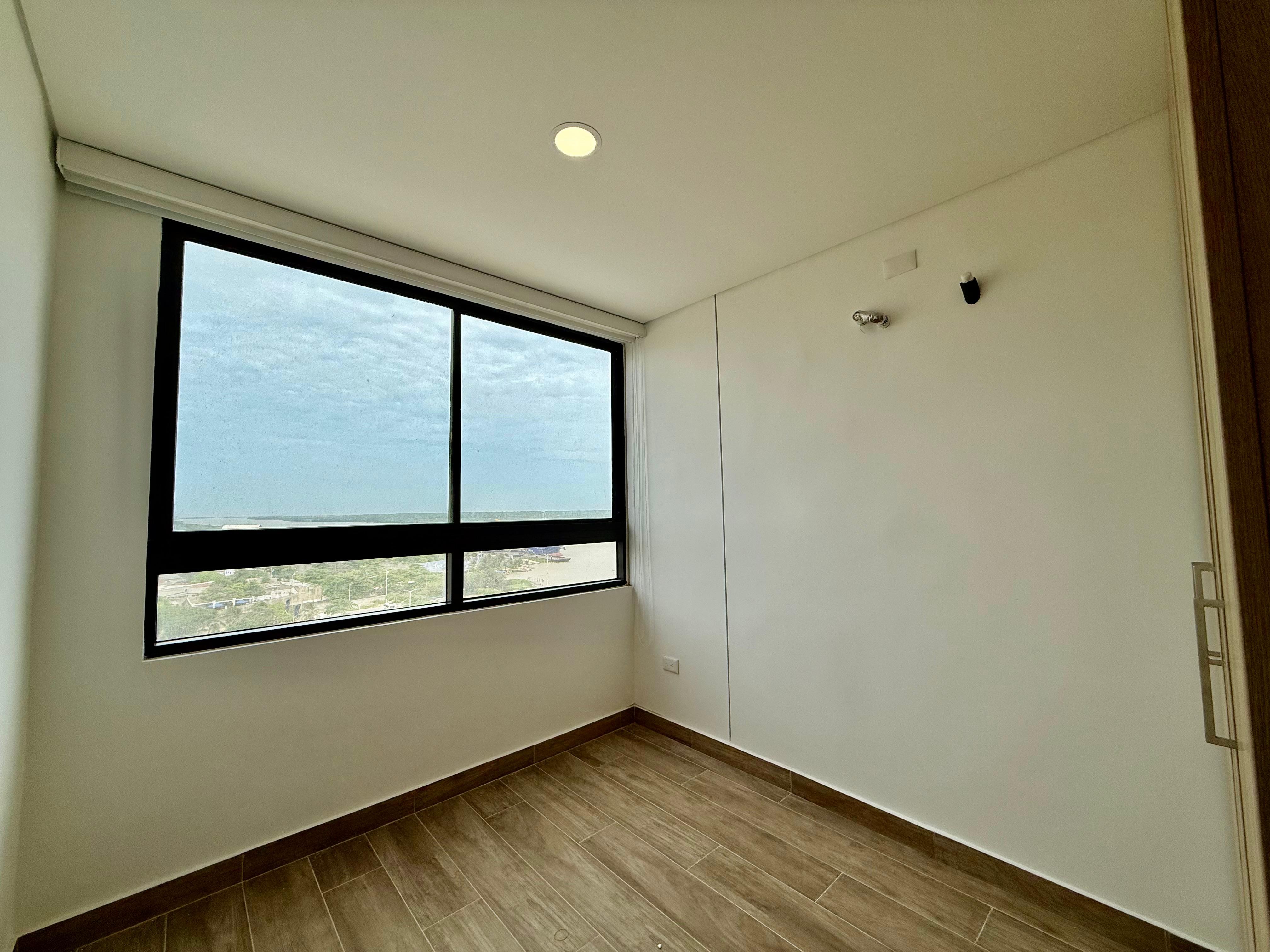 Se arrienda apto B/quilla, frente malecón, Vista al rio, para estrenar