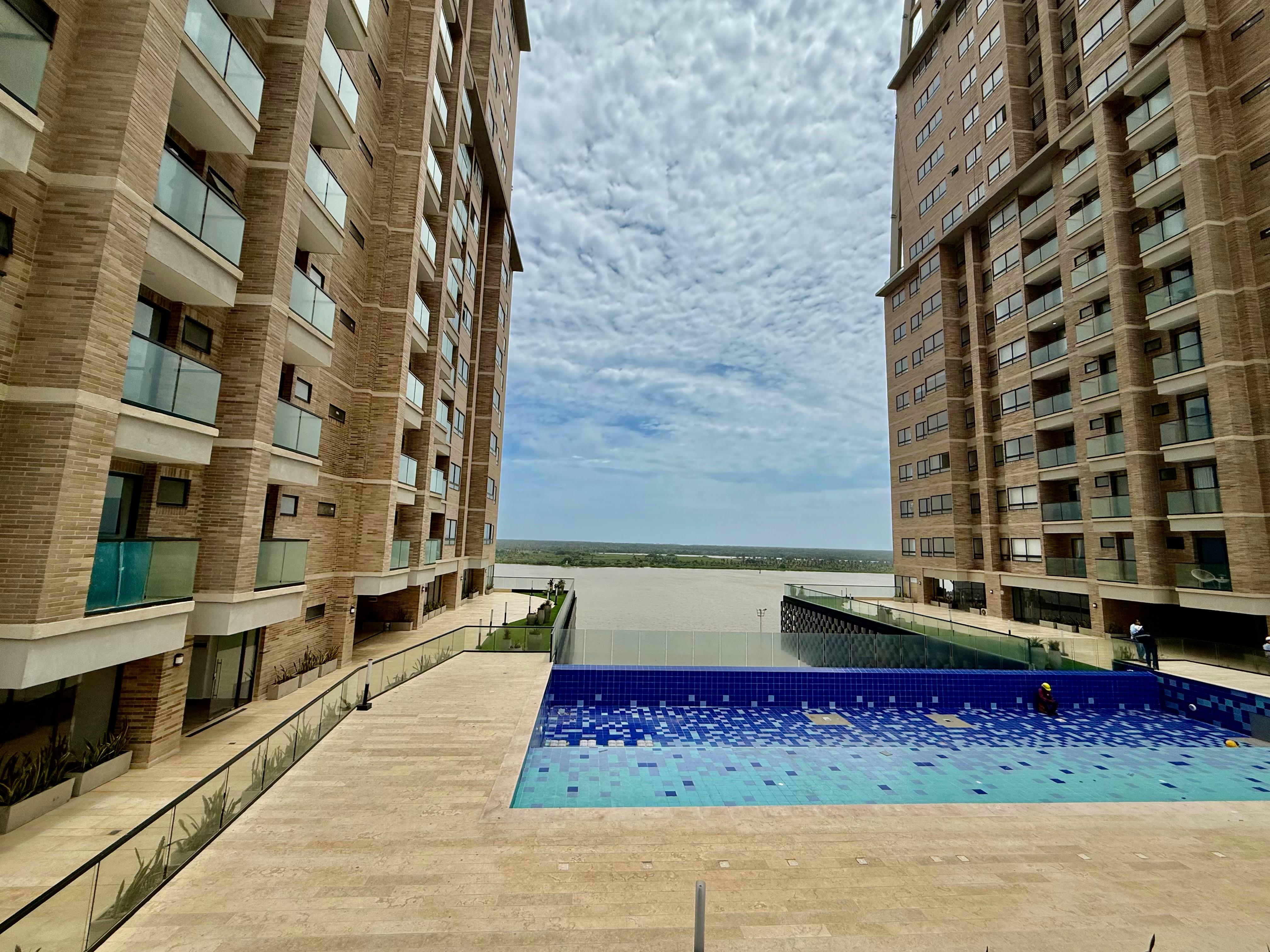 Se arrienda apto B/quilla, frente malecón, Vista al rio, para estrenar