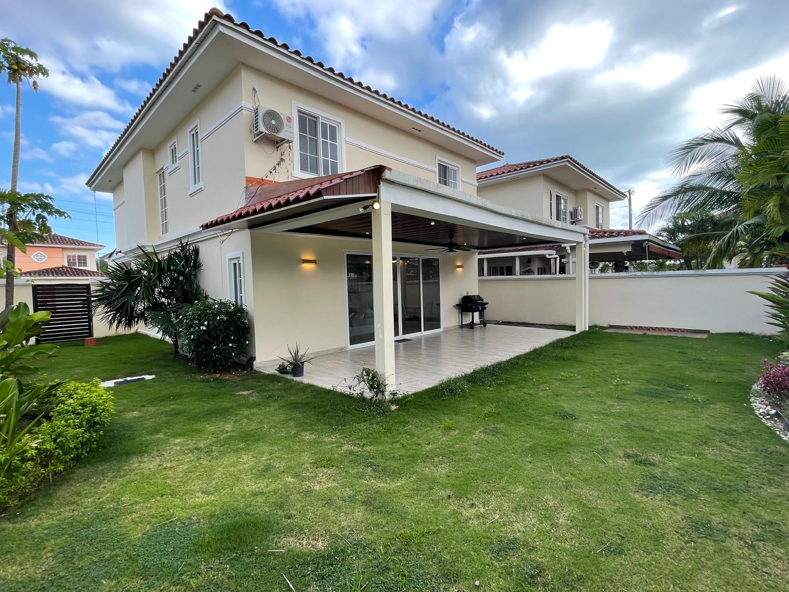 Venta de Casa unifamiliar en Villa Valencia, Costa Sur