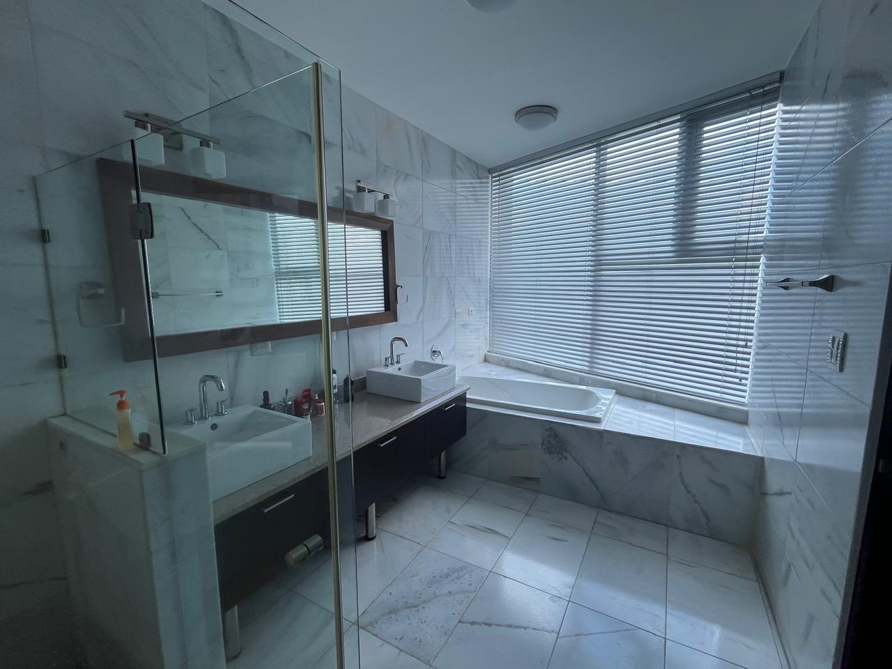 Venta de Apartamento en PH Pearl at the Sea en Costa Del Este