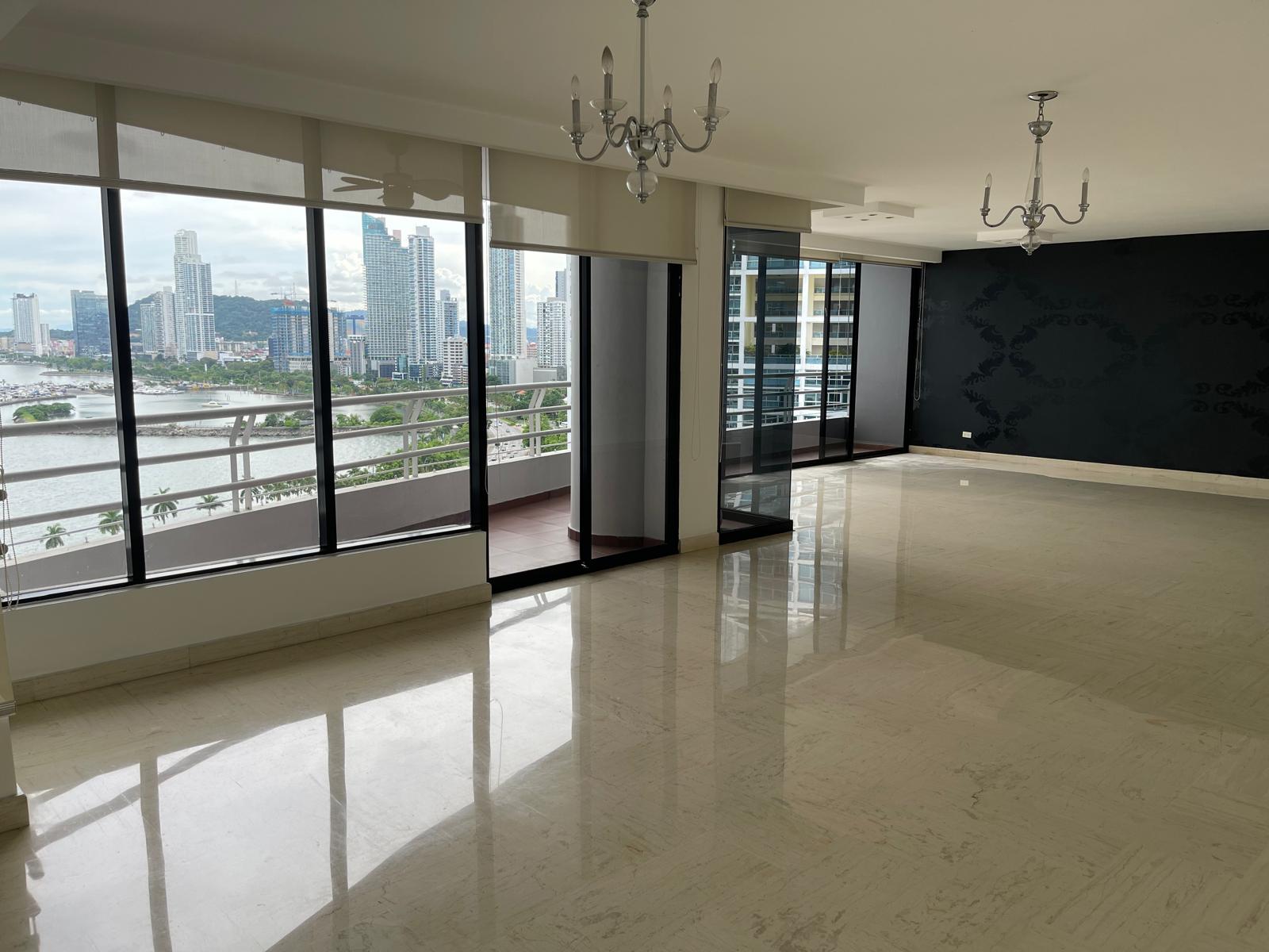Venta de Apartamento en PH Los Delfines, Avenida Balboa 