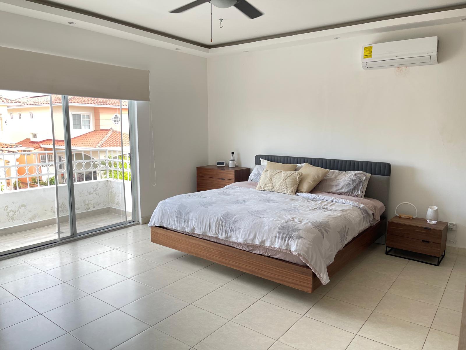 Venta de Casa unifamiliar en Villa Valencia, Costa Sur