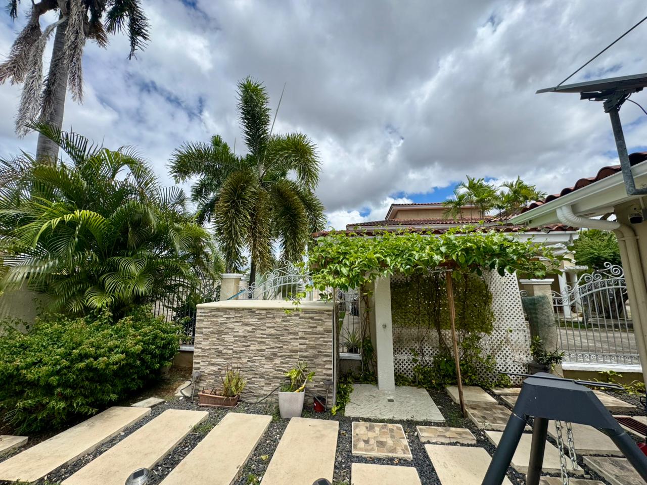 Venta de Casa en PH Costa Bella, Costa del Este