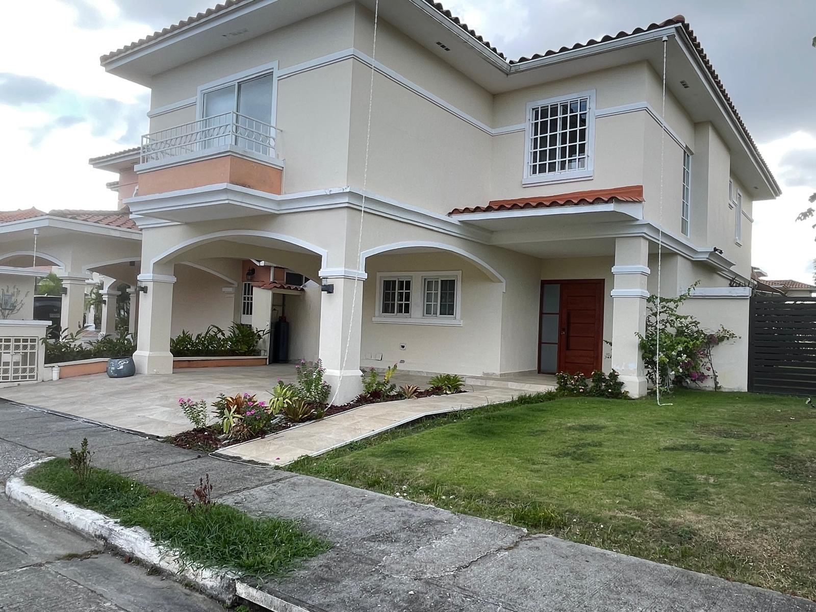 Venta de Casa unifamiliar en Villa Valencia, Costa Sur