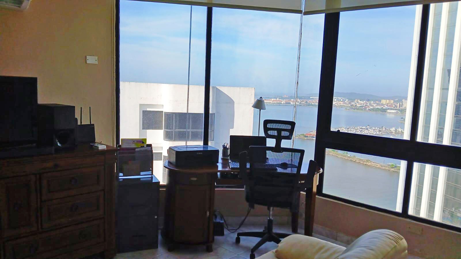 Venta de Apartamento en PH Costa del Mar, Avenida Balboa