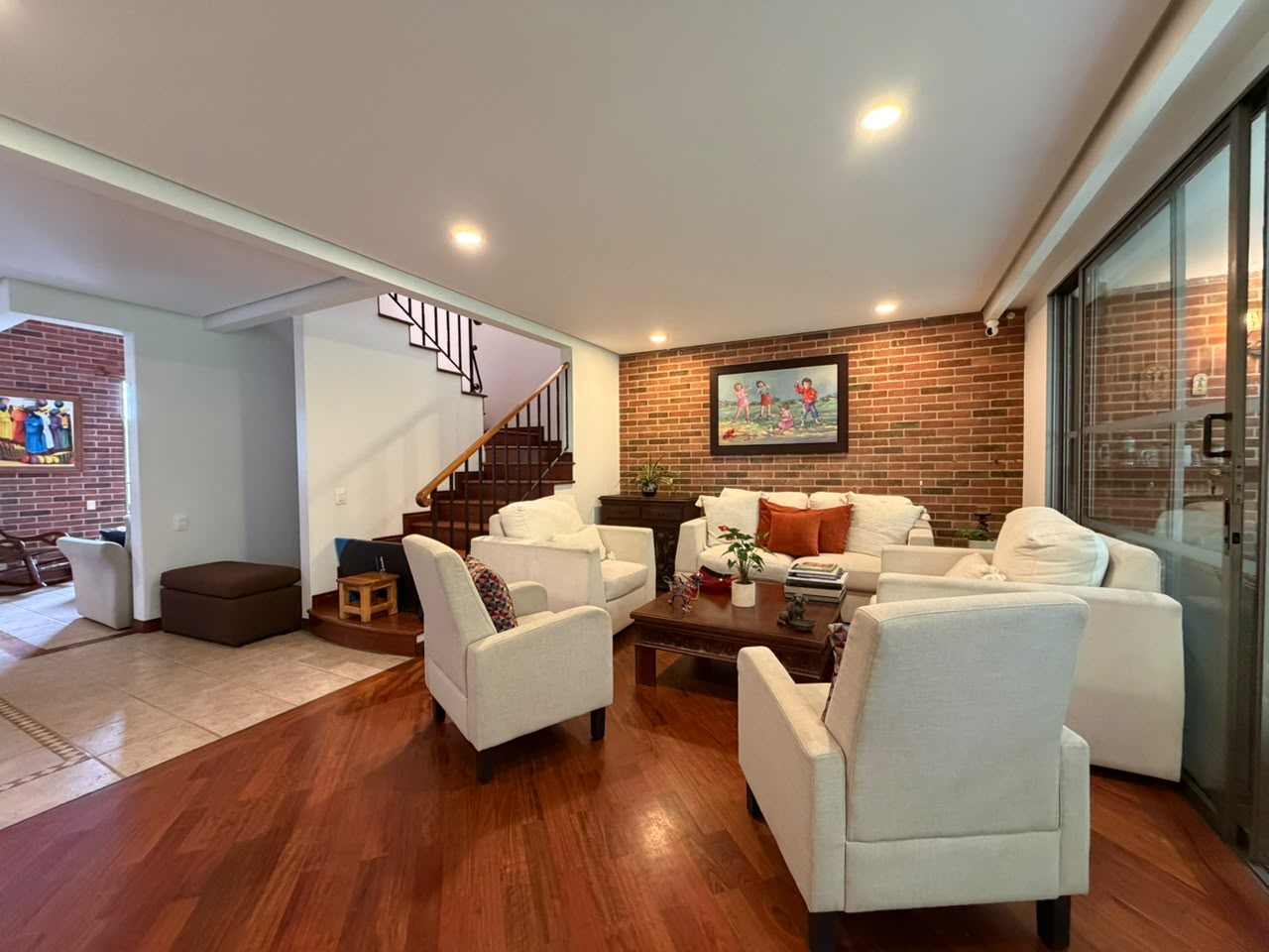 VENTA ESPECTACULAR CASA EN ALTOS DEL POBLADO