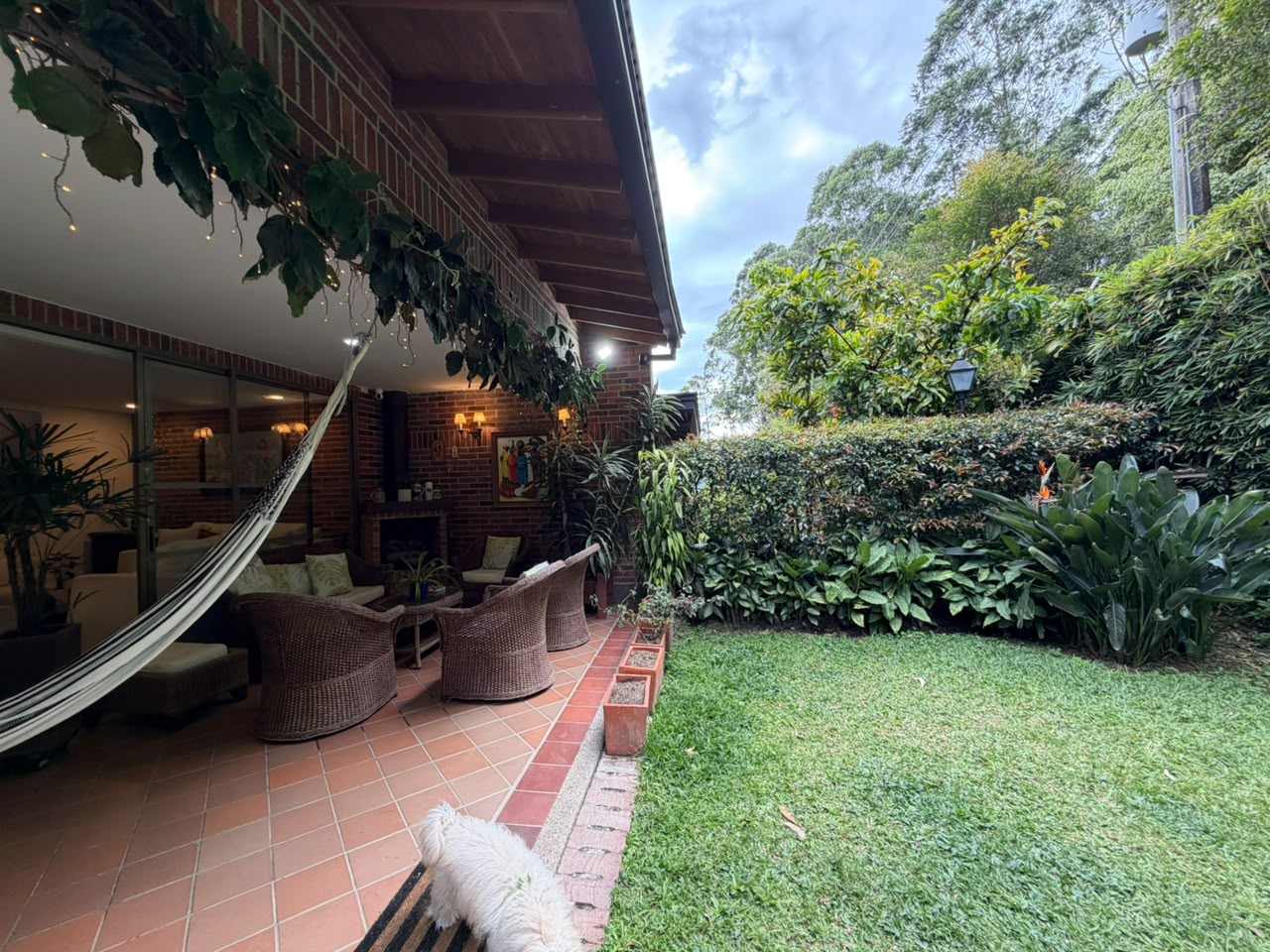 VENTA ESPECTACULAR CASA EN ALTOS DEL POBLADO