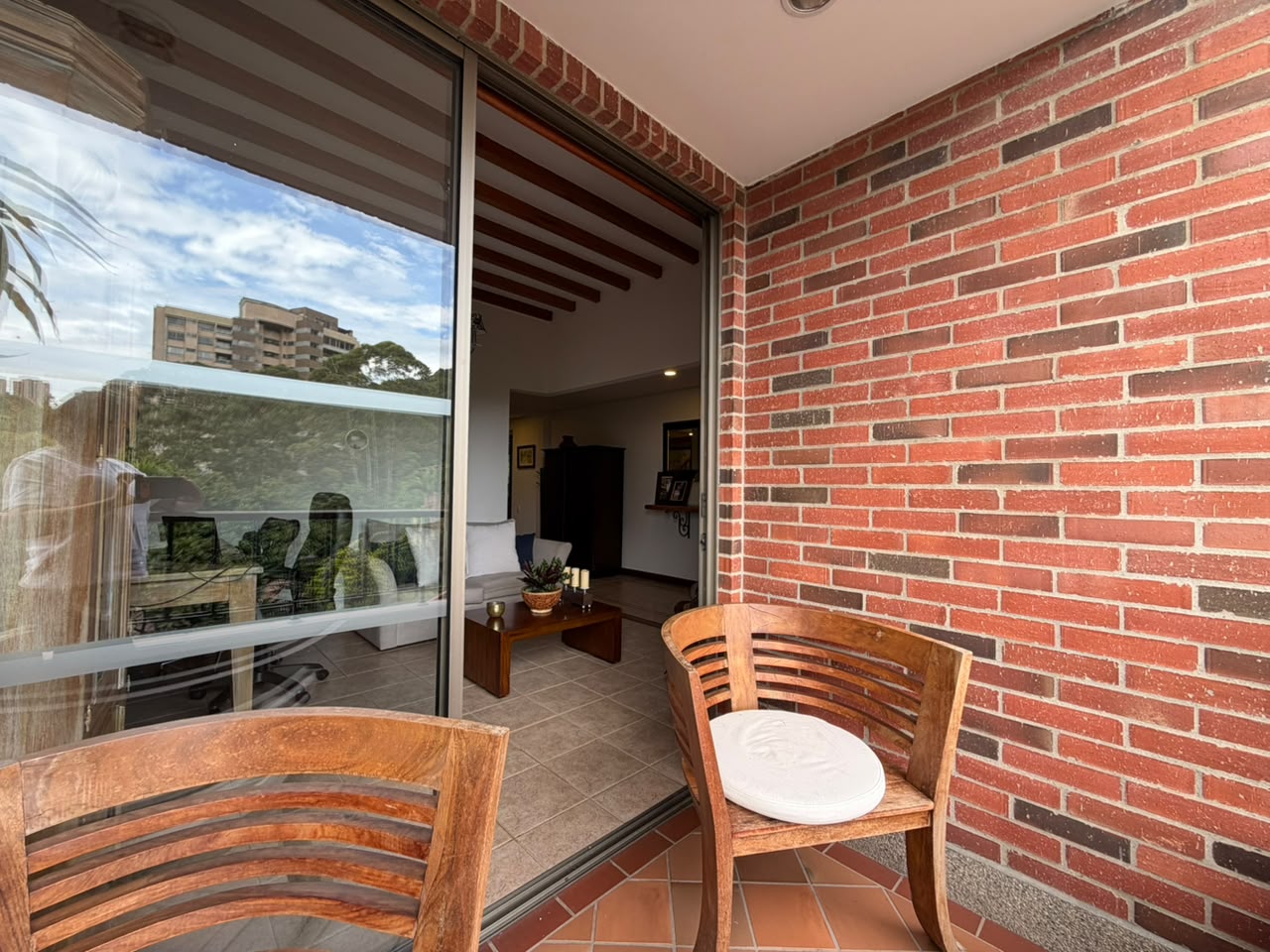 VENTA ESPECTACULAR CASA EN ALTOS DEL POBLADO