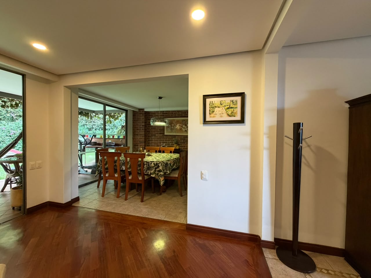 VENTA ESPECTACULAR CASA EN ALTOS DEL POBLADO
