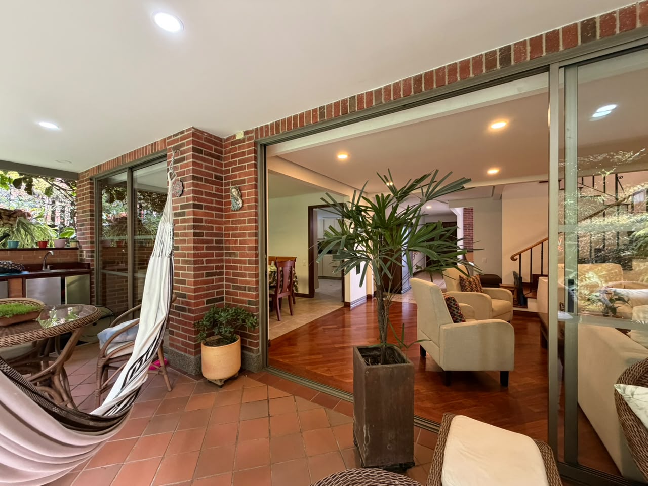VENTA ESPECTACULAR CASA EN ALTOS DEL POBLADO
