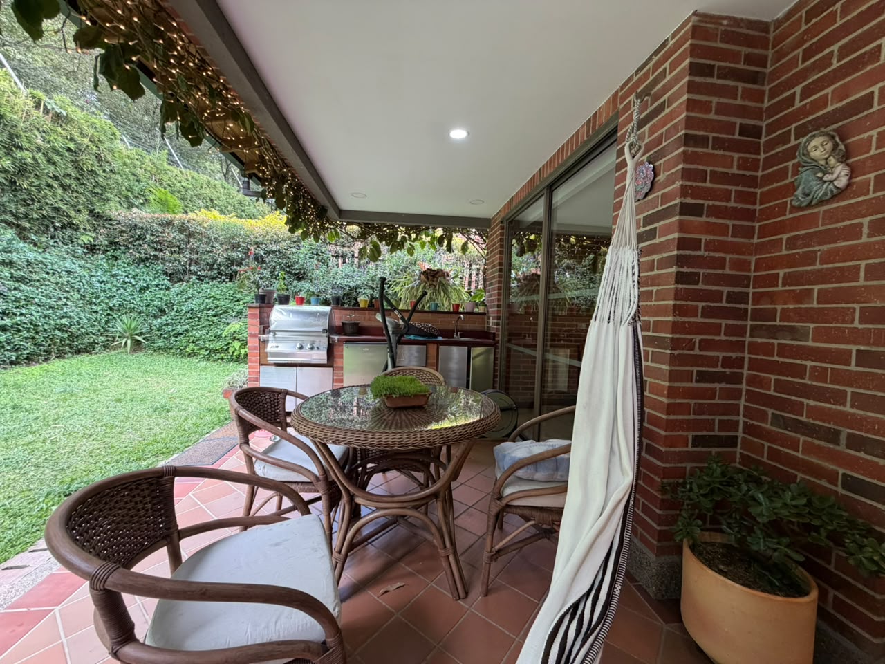 VENTA ESPECTACULAR CASA EN ALTOS DEL POBLADO