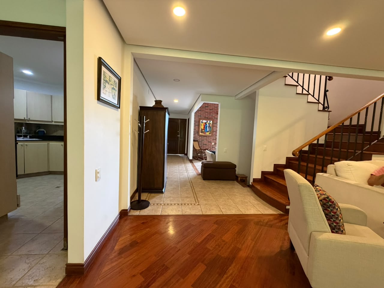 VENTA ESPECTACULAR CASA EN ALTOS DEL POBLADO