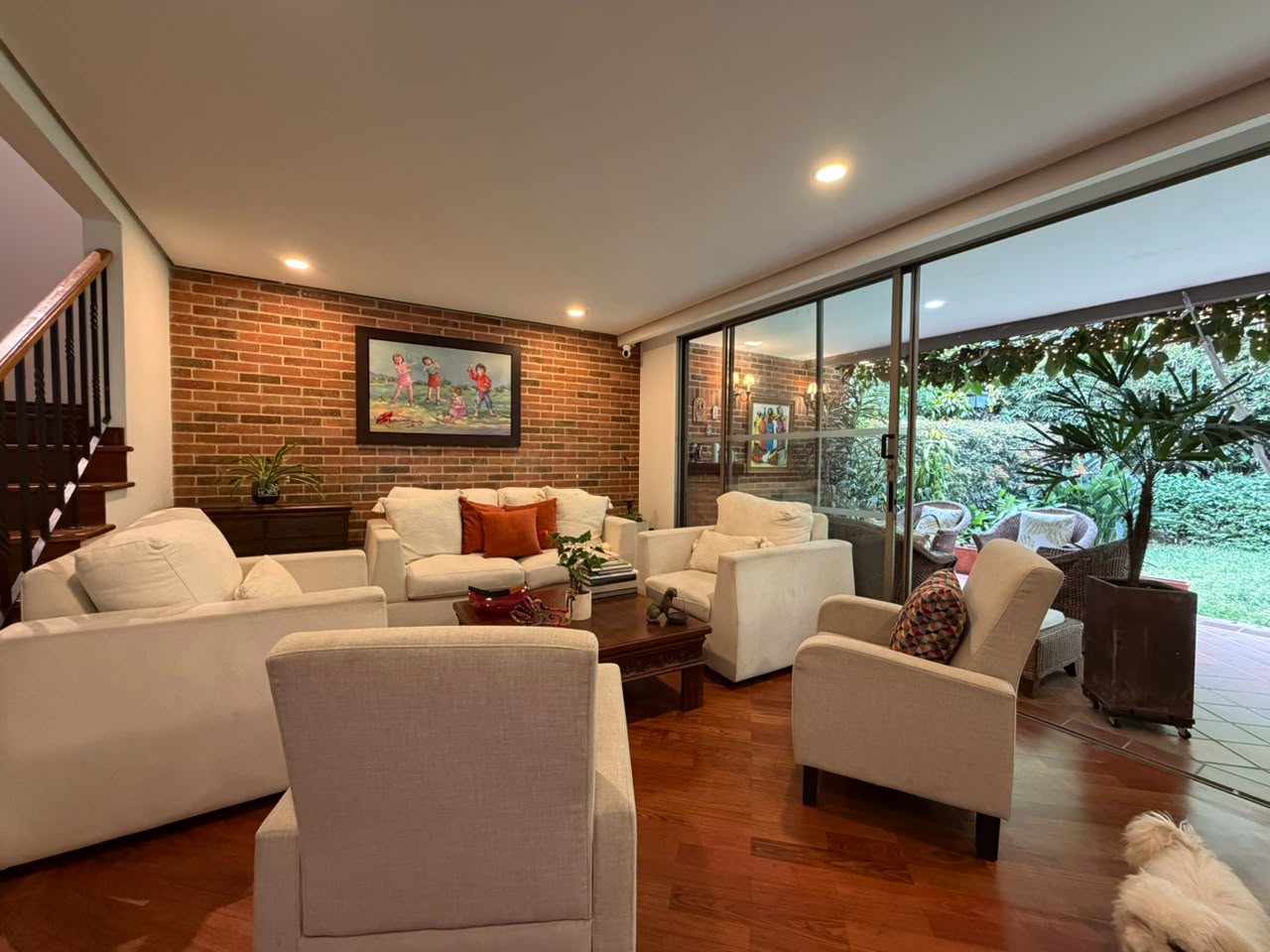 VENTA ESPECTACULAR CASA EN ALTOS DEL POBLADO