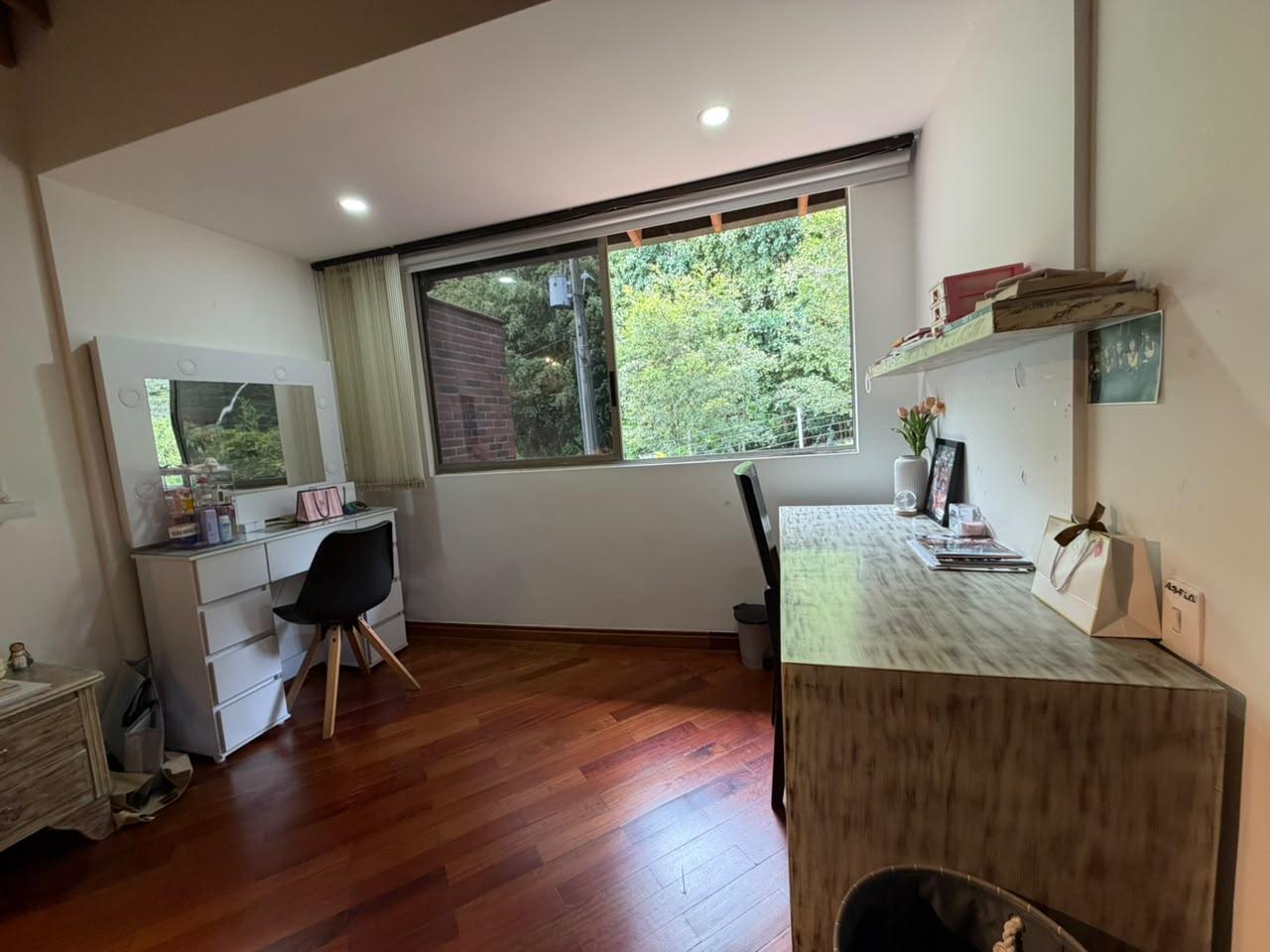 VENTA ESPECTACULAR CASA EN ALTOS DEL POBLADO