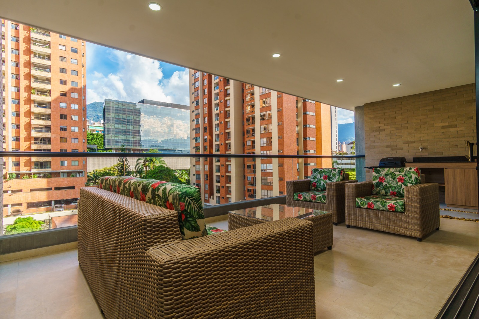 VENDO APARTAMENTO EL POBLADO SANTA MARIA DE LOS ANGELES