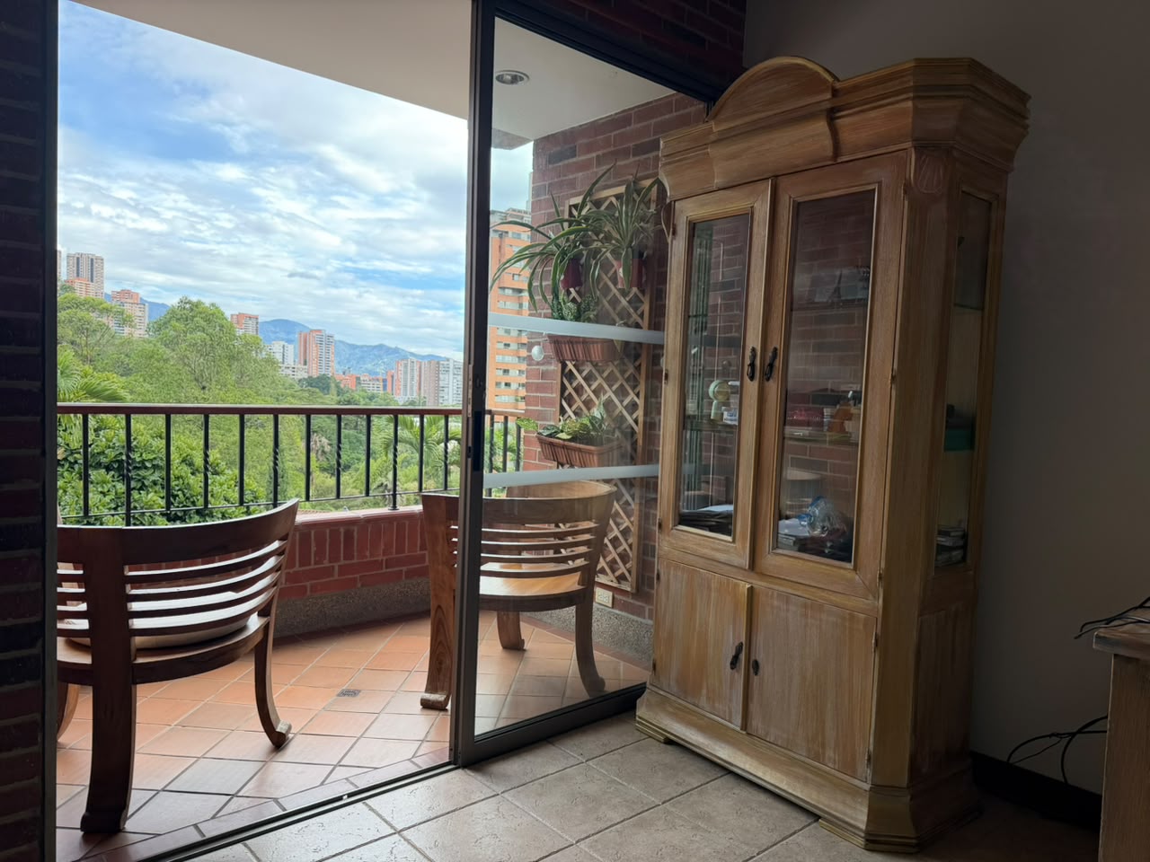 VENTA ESPECTACULAR CASA EN ALTOS DEL POBLADO
