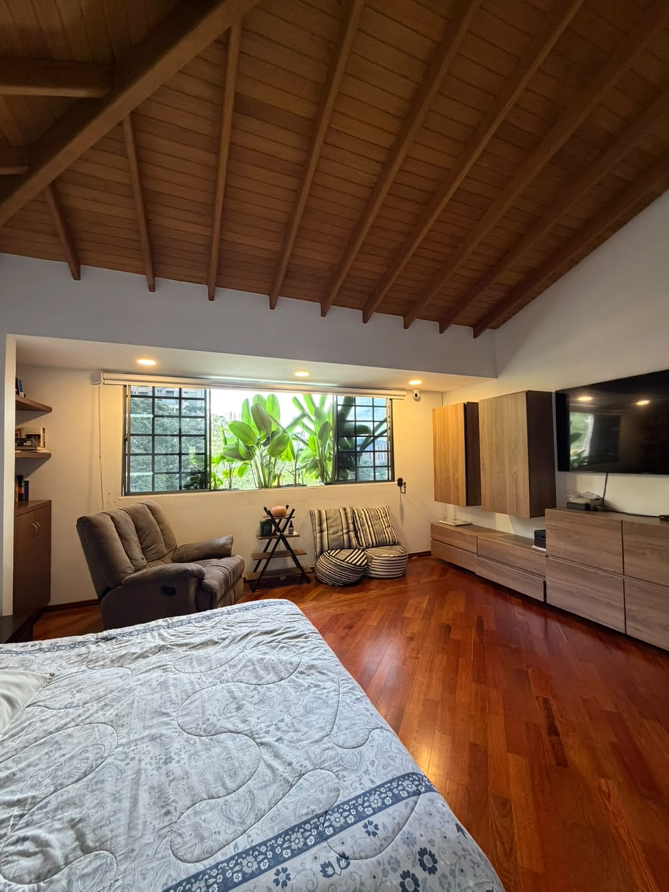 VENTA ESPECTACULAR CASA EN ALTOS DEL POBLADO