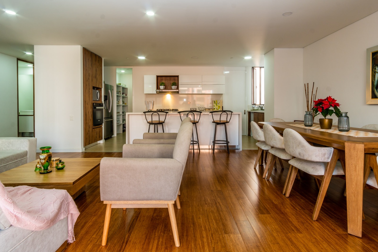 VENDO APARTAMENTO EL POBLADO SANTA MARIA DE LOS ANGELES