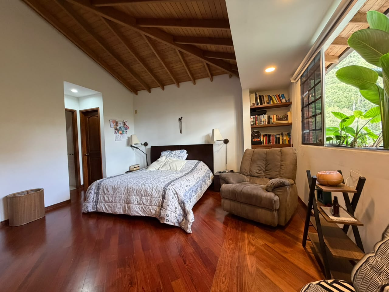 VENTA ESPECTACULAR CASA EN ALTOS DEL POBLADO