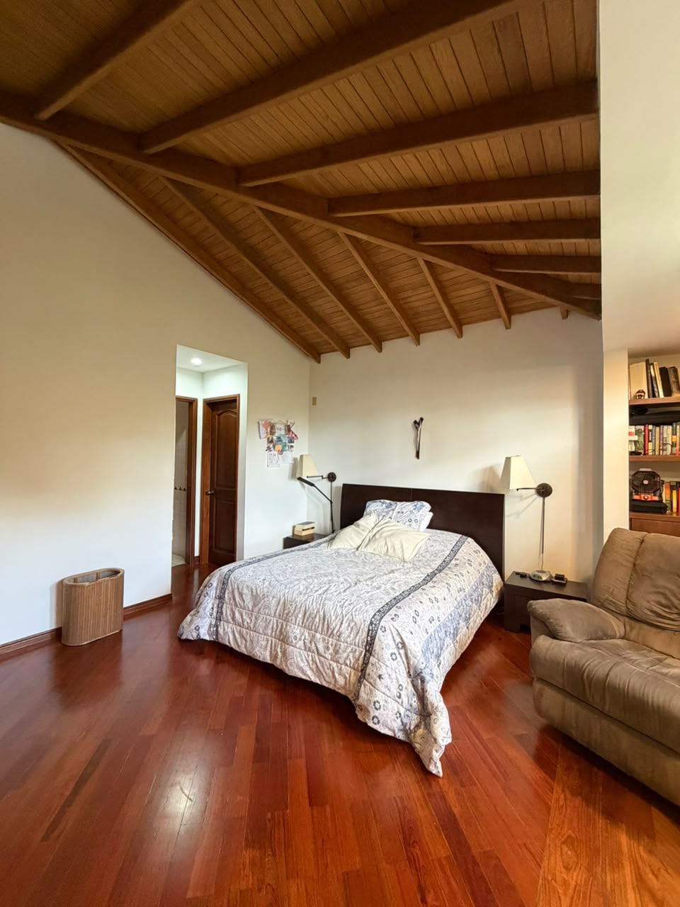 VENTA ESPECTACULAR CASA EN ALTOS DEL POBLADO