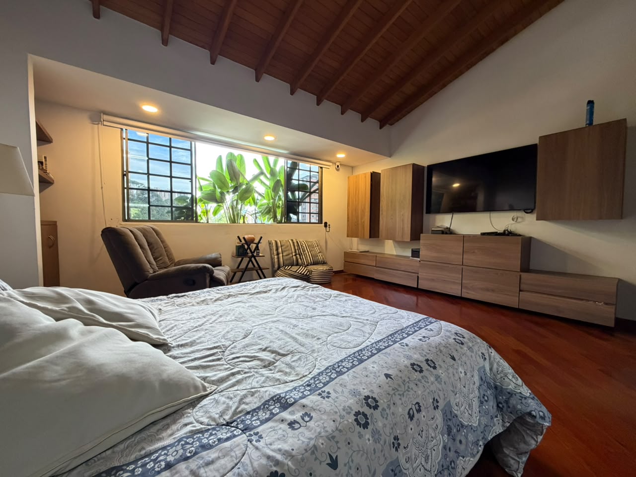 VENTA ESPECTACULAR CASA EN ALTOS DEL POBLADO