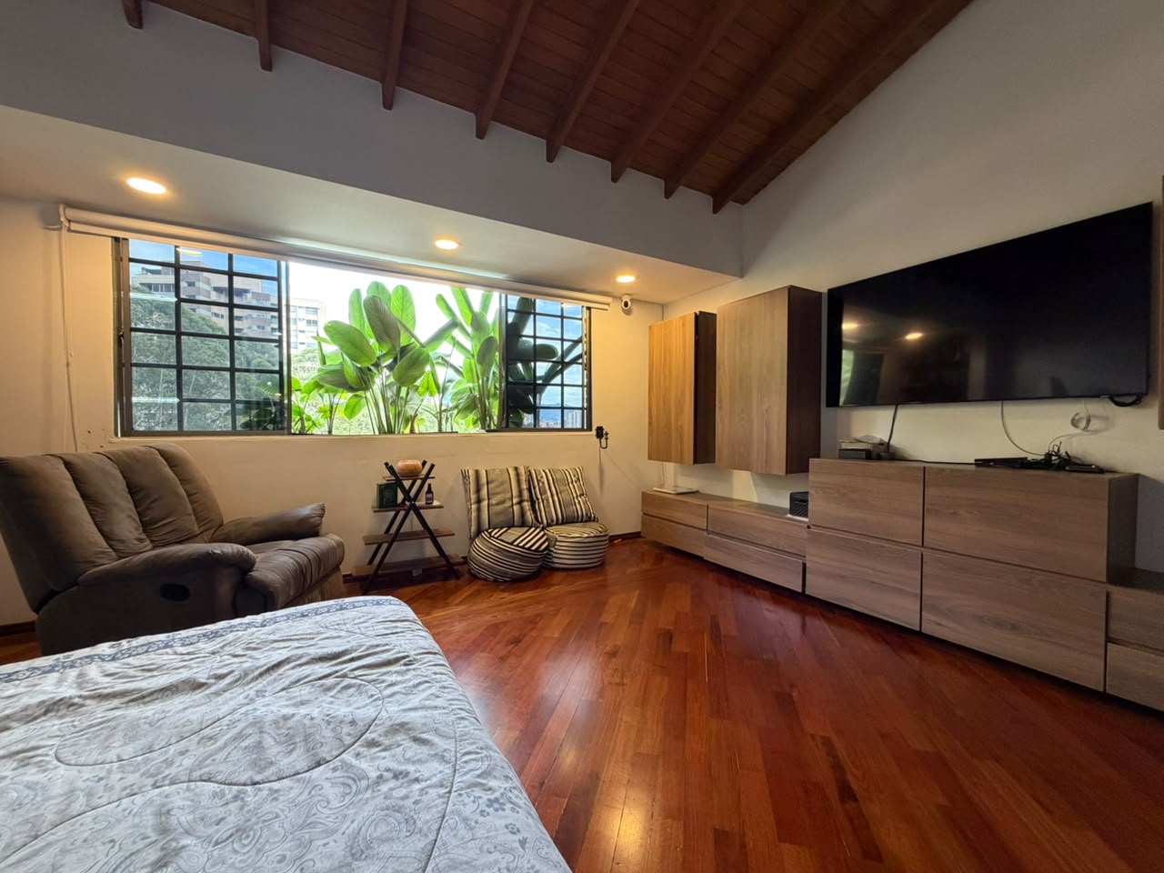 VENTA ESPECTACULAR CASA EN ALTOS DEL POBLADO