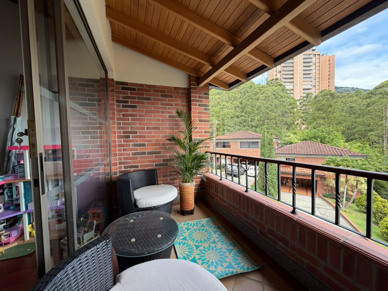 VENTA ESPECTACULAR CASA EN ALTOS DEL POBLADO