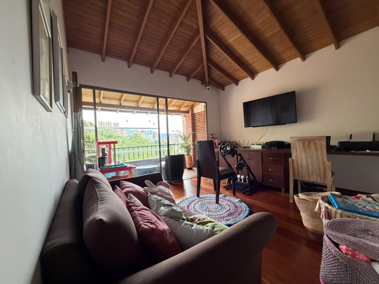 VENTA ESPECTACULAR CASA EN ALTOS DEL POBLADO