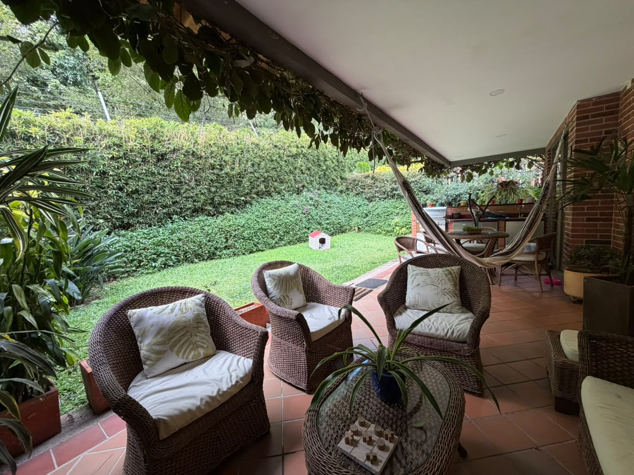 VENTA ESPECTACULAR CASA EN ALTOS DEL POBLADO