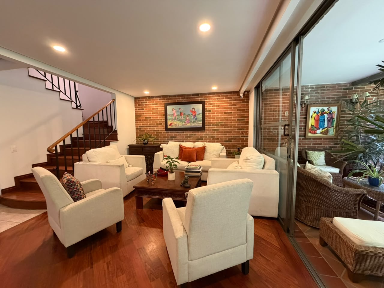 VENTA ESPECTACULAR CASA EN ALTOS DEL POBLADO