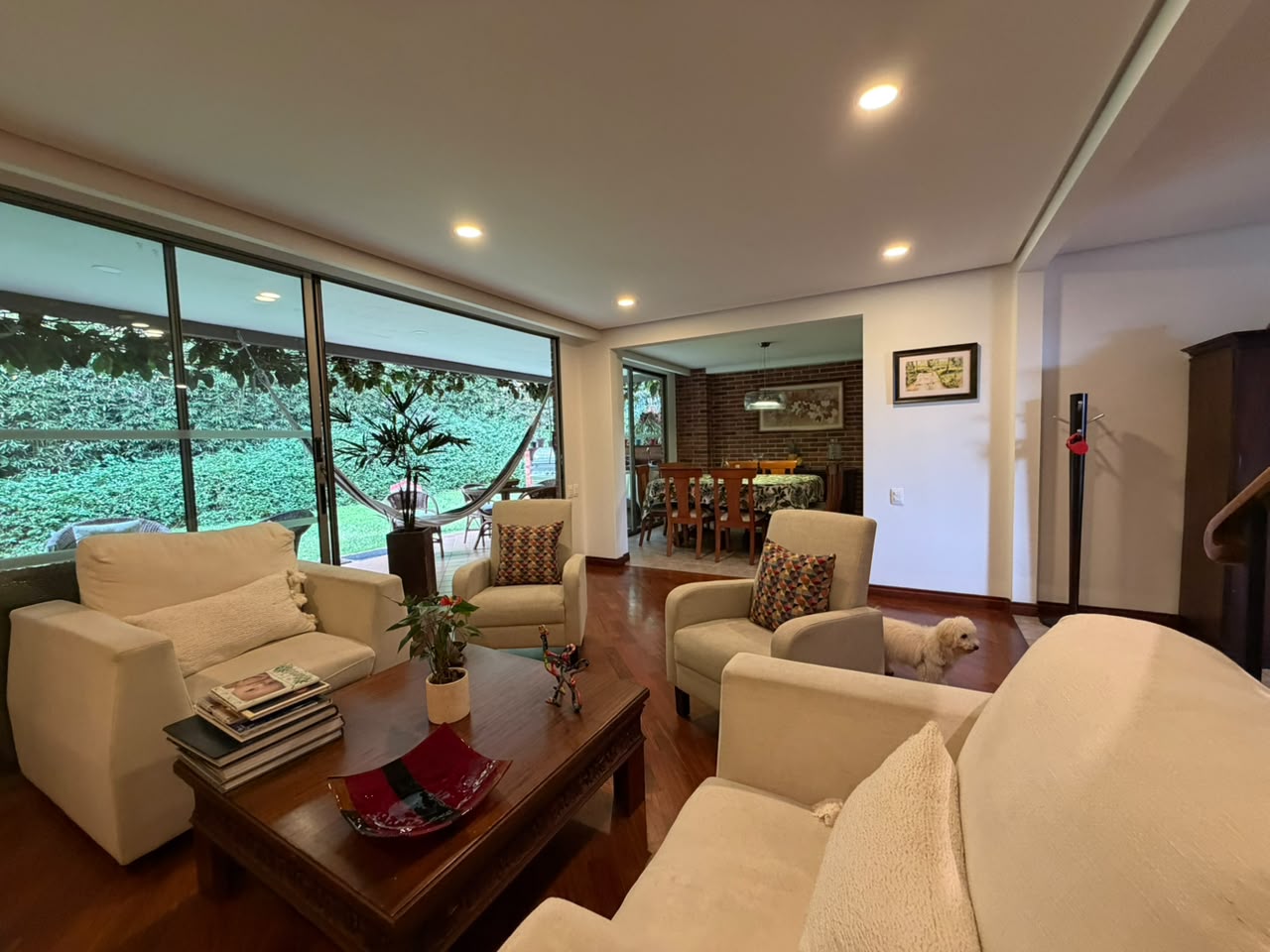 VENTA ESPECTACULAR CASA EN ALTOS DEL POBLADO