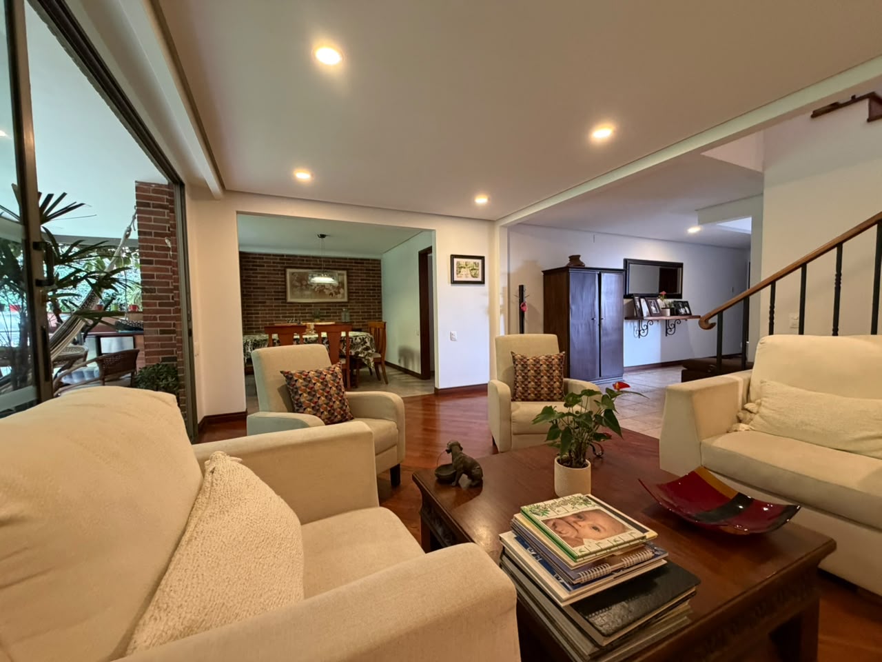 VENTA ESPECTACULAR CASA EN ALTOS DEL POBLADO