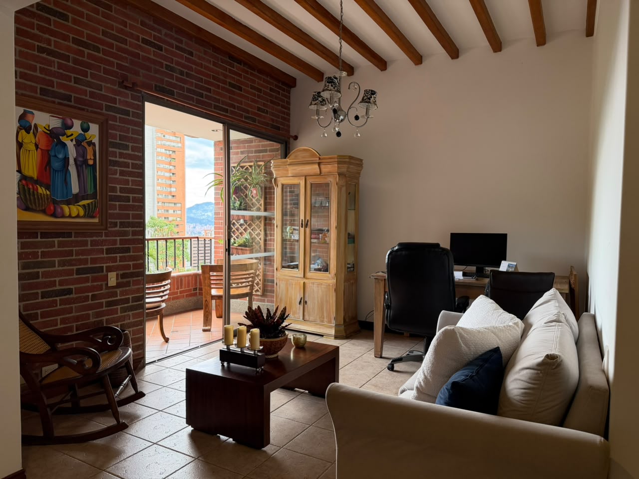 VENTA ESPECTACULAR CASA EN ALTOS DEL POBLADO