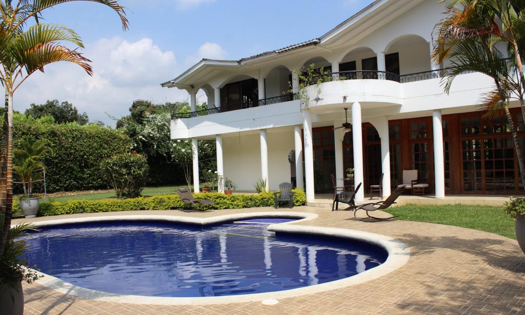 CASA EN PANCE AL SUR DE CALI EN VENTA