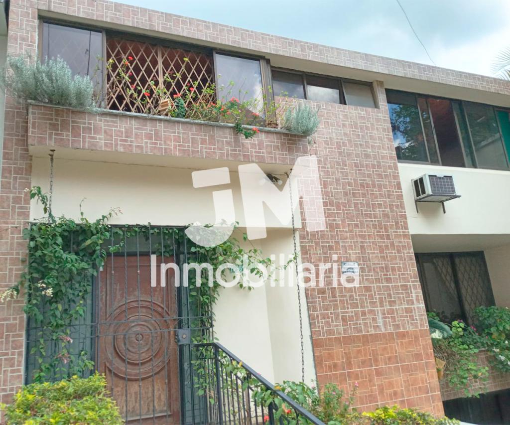 CASA EN SANTA TERESITA AL OESTE DE CALI EN VENTA