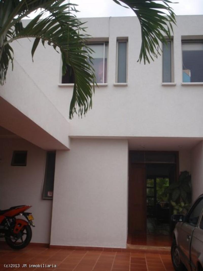 CASA EN CIUDAD JARDIN AL SUR DE CALI EN VENTA