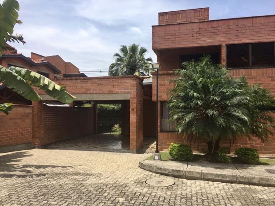 Casa en el poblado para la venta o alquiler