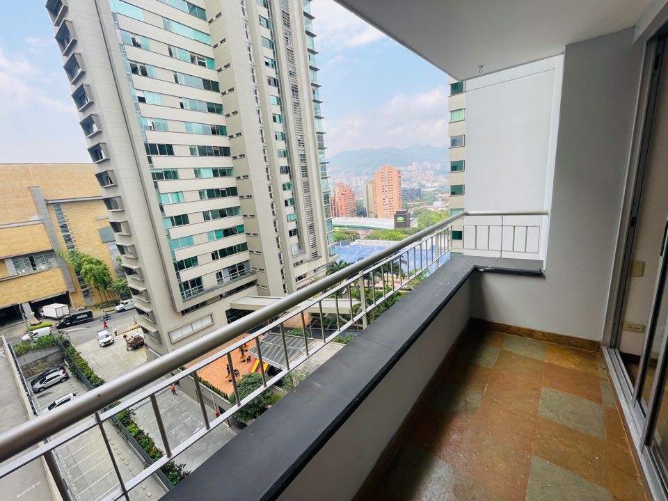 Apartamento par alquiler en milla de oro