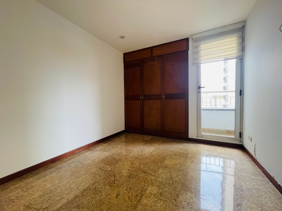 Apartamento par alquiler en milla de oro