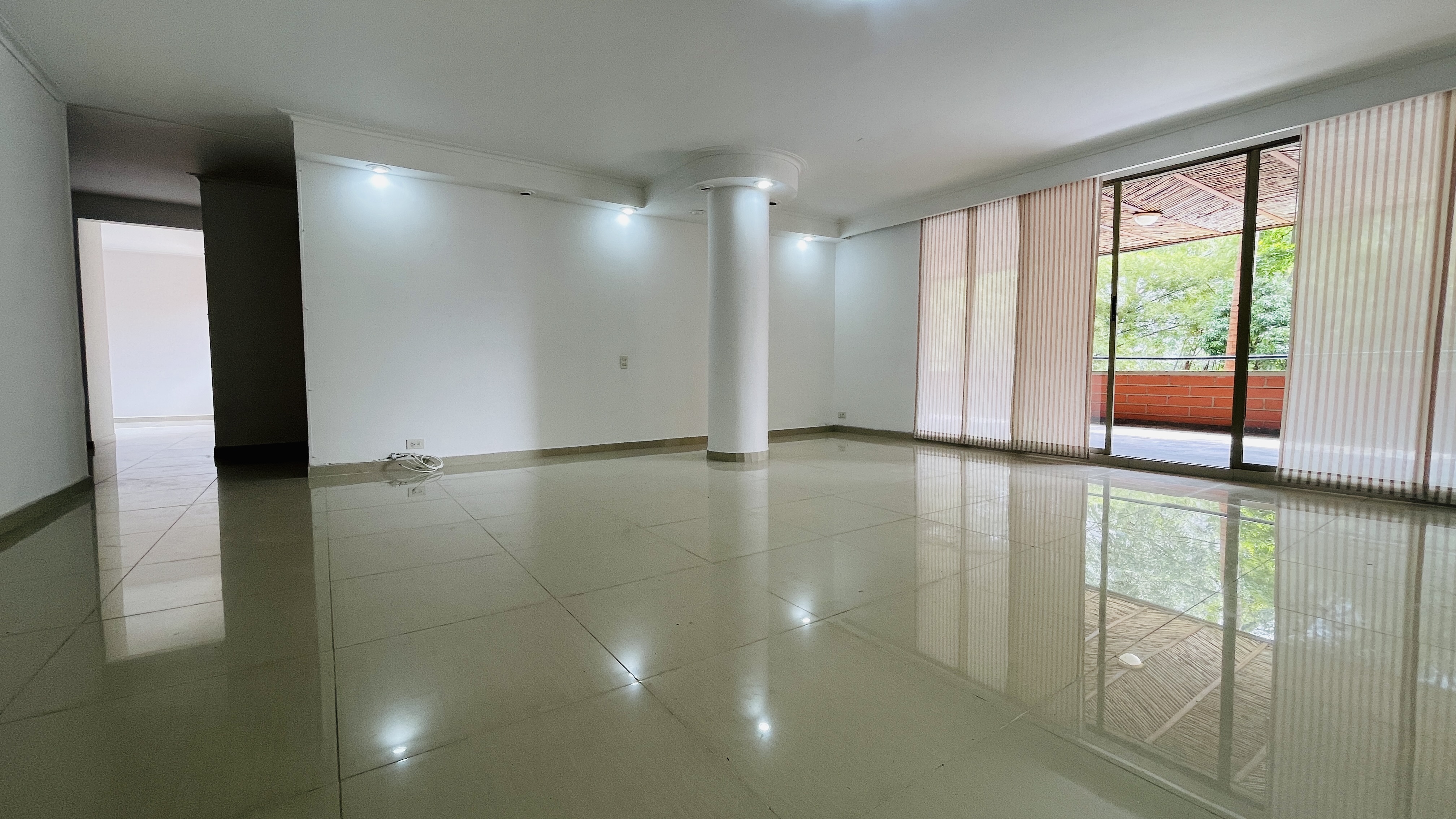 Apartamento muy amplio para arriendo en milla de oro