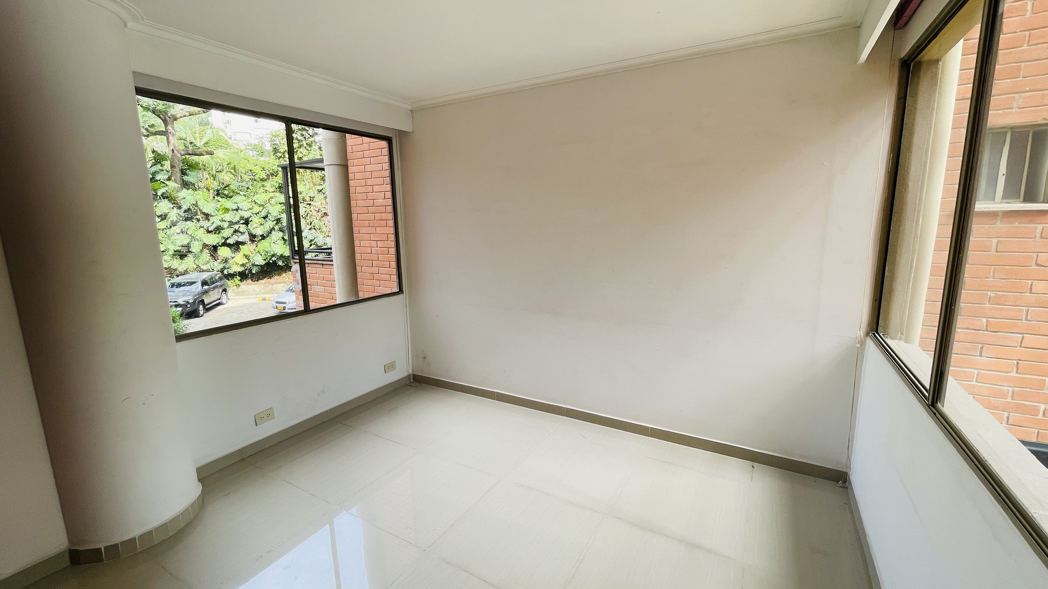 Apartamento muy amplio para arriendo en milla de oro