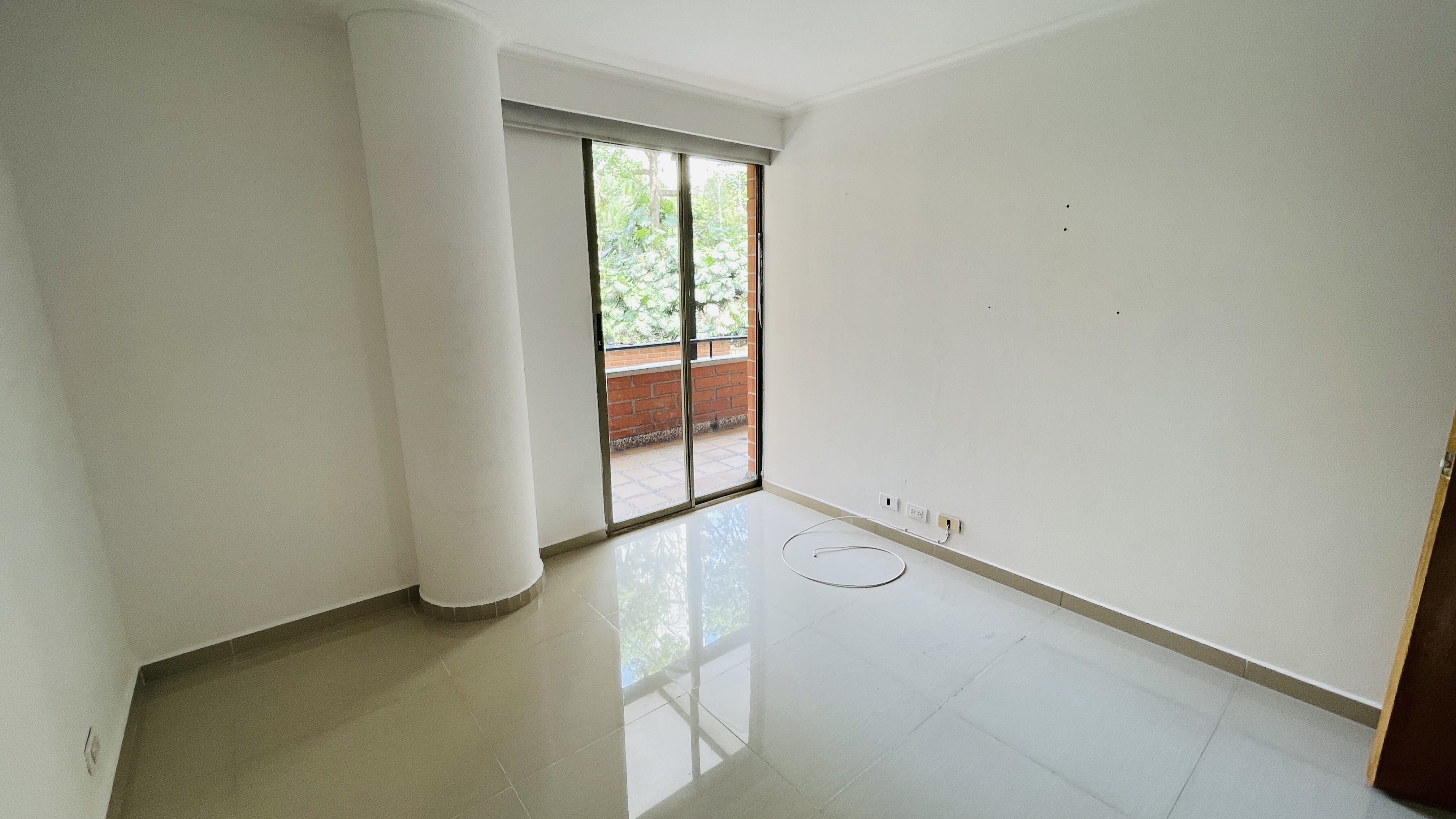 Apartamento muy amplio para arriendo en milla de oro
