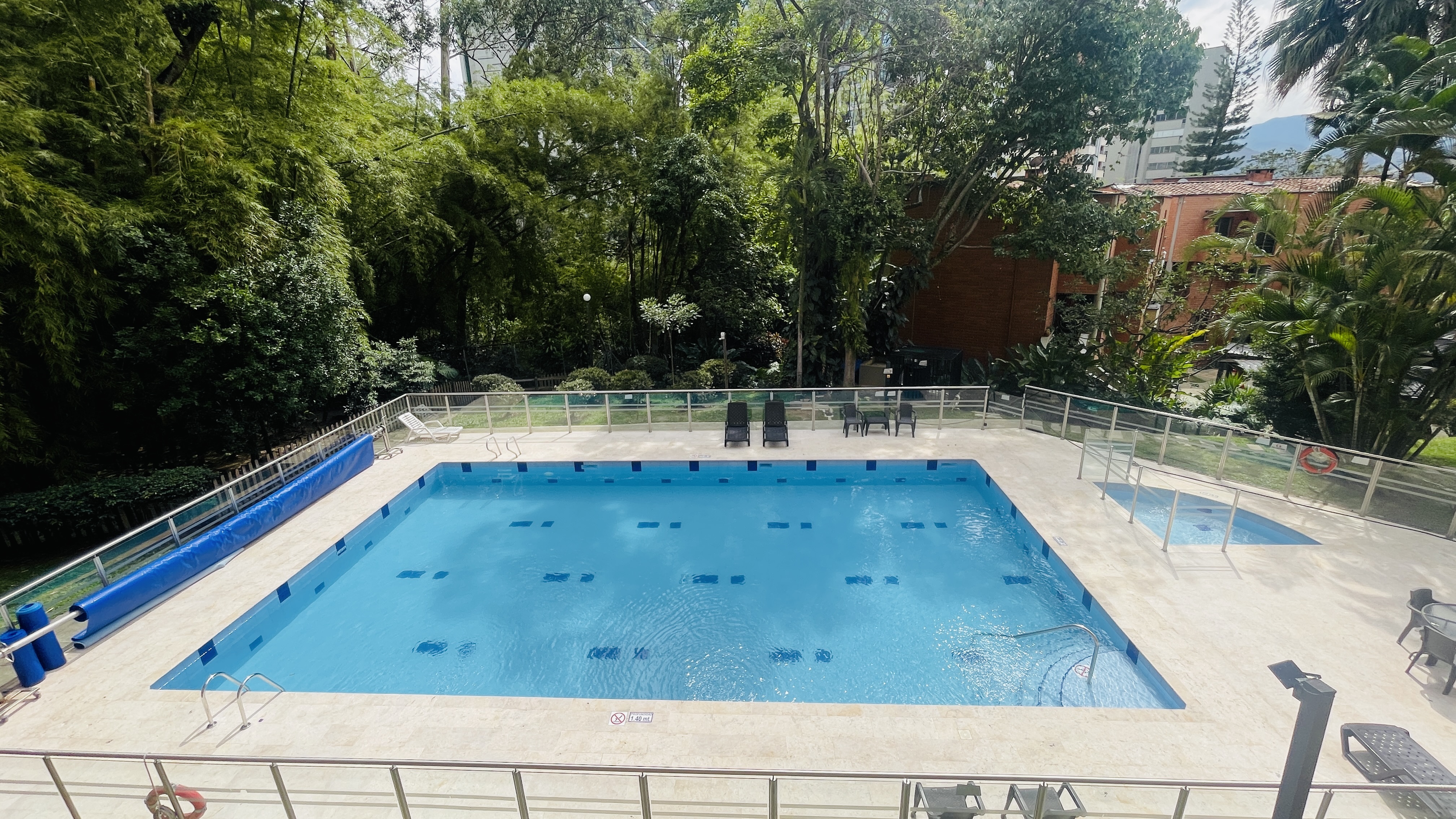 Apartamento muy amplio para arriendo en milla de oro
