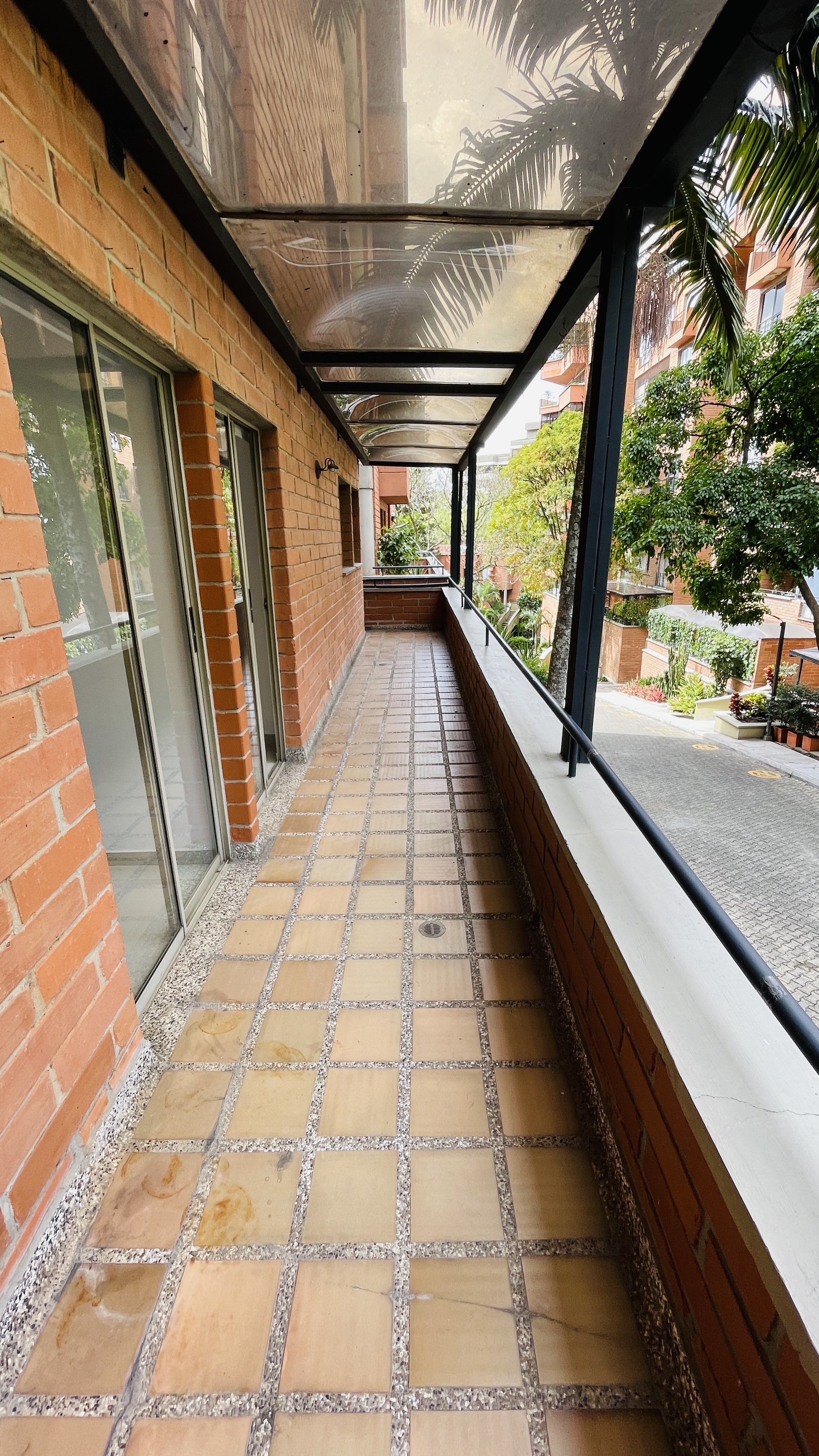 Apartamento muy amplio para arriendo en milla de oro