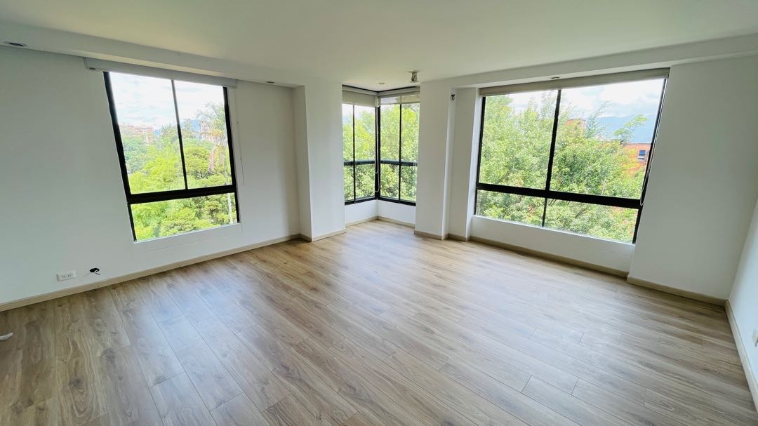 Apartamento en arriendo cerca al tesoro