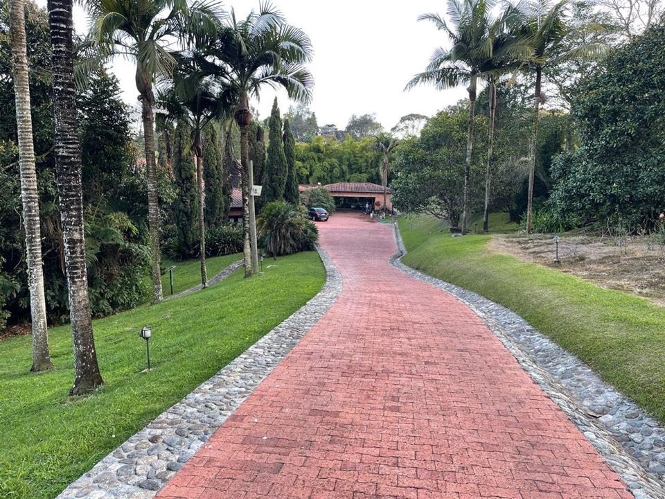 Finca muy amplia para la venta o arriendo en el retiro