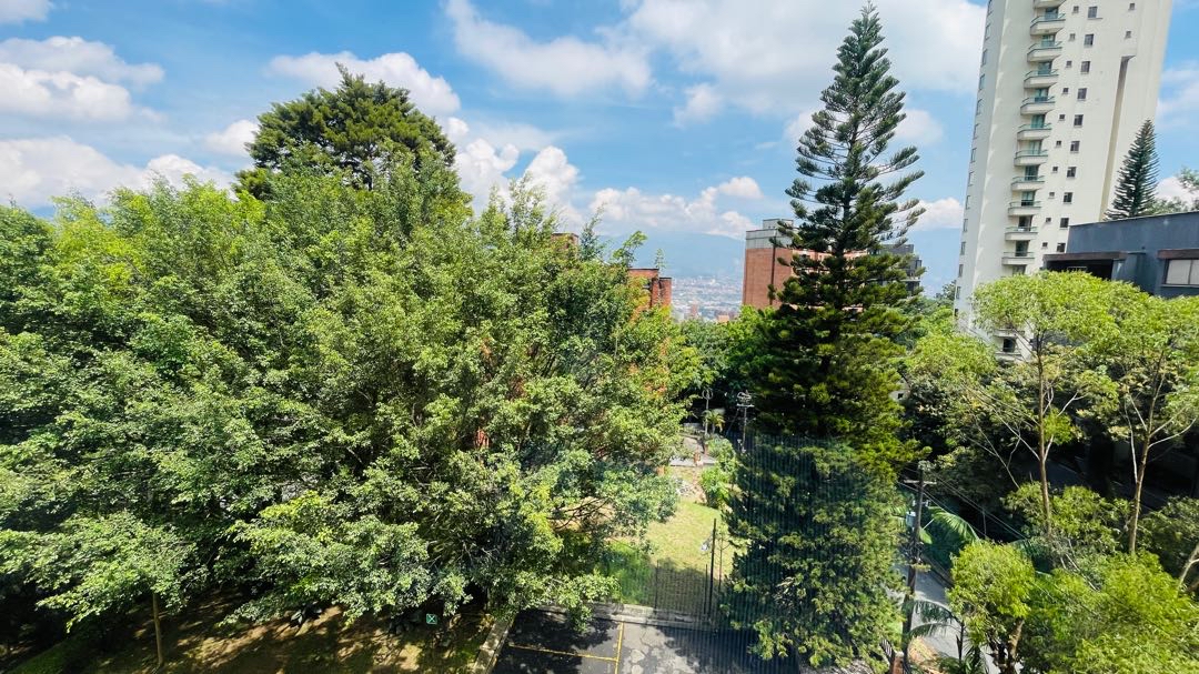 Apartamento en arriendo cerca al tesoro