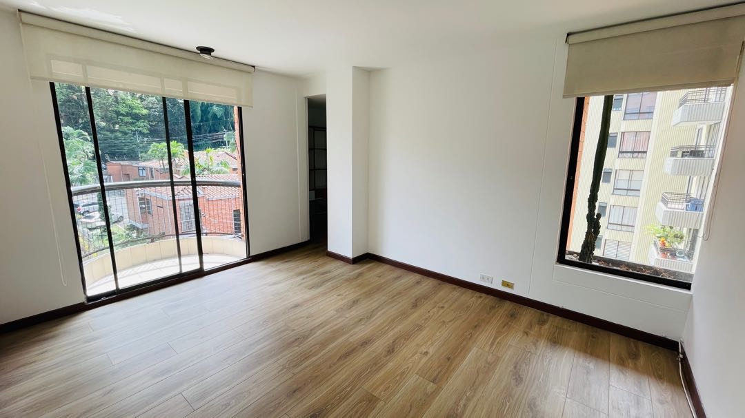 Apartamento en arriendo cerca al tesoro