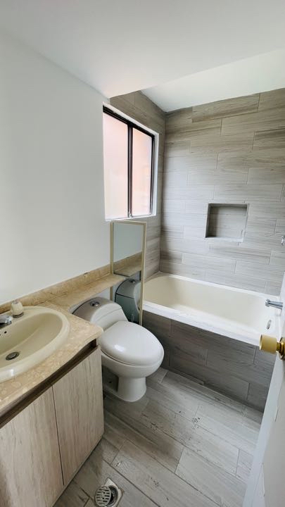 Apartamento en arriendo cerca al tesoro