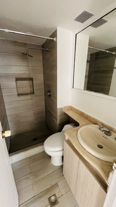 Apartamento en arriendo cerca al tesoro